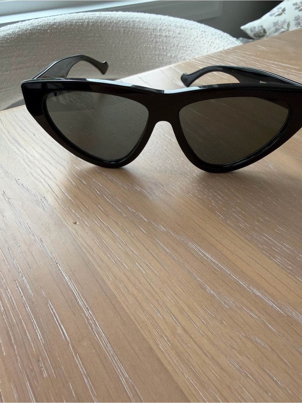 Gucci Black Cat-Eye Sunglasses with Case - Picture 3 of 7